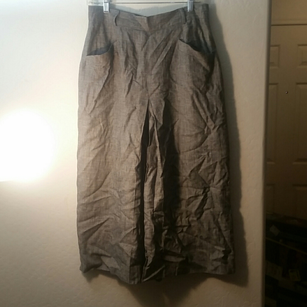 Front pleat grey skirt
